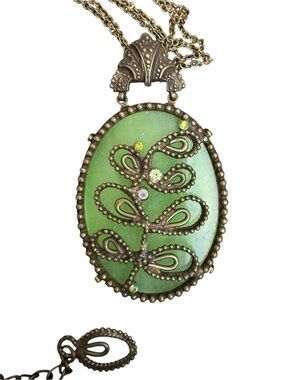 Sorrelli Green Oval Pendant Necklace Rhinestone Filigree Gold Tone Vintage Style